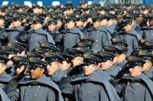 ウエストポイント陸軍士官学校の重そうなアナクロのケープ