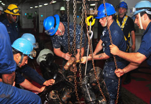 空母ジョージ・ワシントンでの投錨点検