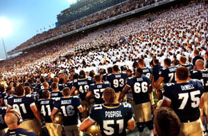 アーミーネイビーゲームの選手と観客