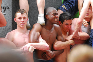 アナポリス海軍士官学校の行事 人間壁