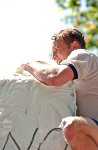 ハーンドン記念碑登頂に成功する学生