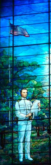 士官候補生の描かれたステンドグラス