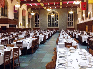 陸軍士官学校の食堂　テーブルクロスあり