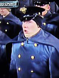 気を付け姿勢の罰を喰らっているカデット