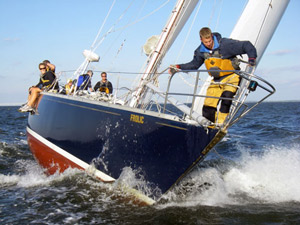 アナポリス海軍兵学校のレースボートの舳先