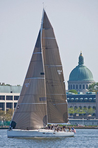 誰かがアナポリス海軍兵学校に寄付してくれたボート