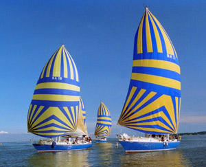 アナポリス海軍兵学校のセイルボートのスピネカー