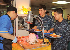 肉の切り分けは大事な仕事