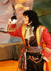 ミュージカル公演に出演する士官候補生