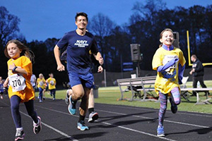 子供のロールモデルになる士官候補生