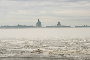 セバーン川から見たアナポリス海軍士官学校