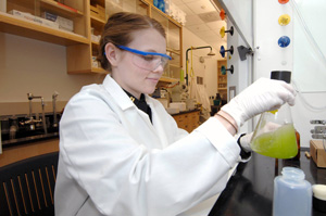 科学の実験中の士官候補生